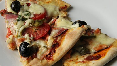 Rychlá pizza "domácí" sýrová a chorizo