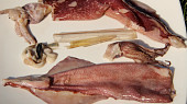Sladkokyselé olihně (kalamáry) a krevety, Olihně s kůží s odstraněnou hlavou, vnitřnostmi a " pérem"