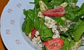 Špenátový salát s jahodami, avokádem a makovým dresinkem