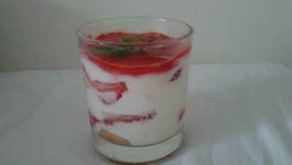 Svěží tvarohovo-smetanový krém s jahodami