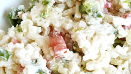 Těstovinový salát s čerstvou zeleninou