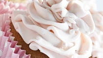 Vanilkovo-citronove muffiny s jahodovym a bananovym mascarpone kremem