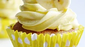 Vanilkovo-citronove muffiny s jahodovym a bananovym mascarpone kremem