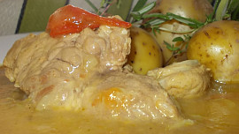 Vepřová plec na kari, rajčatech, paprikách a zázvoru