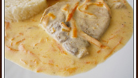 Vepřová plec na zakysané smetaně s mrkví