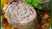 Vepřová roláda “Debrecín“, Detail šťávy a rolády na řezu