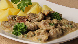 Vepřové kostky s petrželovou omáčkou