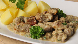 Vepřové kostky s petrželovou omáčkou