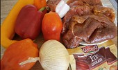 Vepřový plátek v zelenině a polotovaru z papiňáku (Část použitých surovin+odpočaté maso)