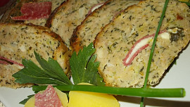 Zeleninovo - masová sekaná,  plněná  smotky  s gorgonzolou