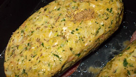 Zeleninovo - masová sekaná,  plněná  smotky  s gorgonzolou