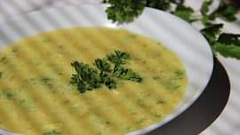 Žloutková polévka s parmazánem