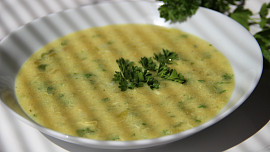 Žloutková polévka s parmazánem