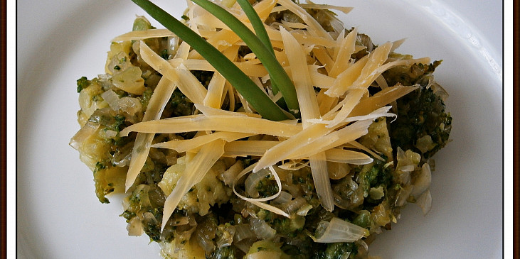 Brokolice netradičně (Na talíři mírně posypeme nastrouhaným sýrem)