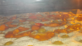 Bublanina   s meruňkami,  mákem a  sněhovou čepicí