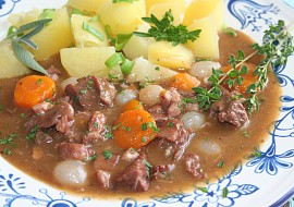 Burgundské hovězí podle francouzské kuchařky -  Boeuf bourguignon