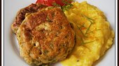 Cibulové smažené, nadýchané "bochánky" s kurkumovou bramborkaší, Cibulové smažené,nadýchané bochánky