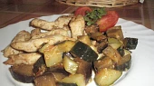 Cuketovo-lilková směs s bylinkami a česnekem