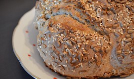 Domácí chléb pšenično žitný