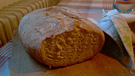 Domácí chleba z trouby