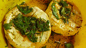 Hermelín na bylinkách s bramborem, naložený sýr