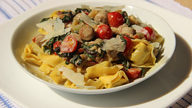 Klobáskovo - mangoldová omáčka na těstoviny