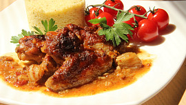 Křidélka pečená v meruňkové marinádě