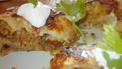 Krompiruša - závin s bramborami a cibulí