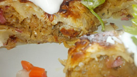 Krompiruša - závin s bramborami a cibulí