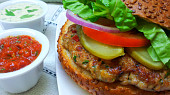 Kuřecí burger podle Aishy