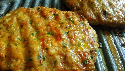 Kuřecí burger podle Aishy