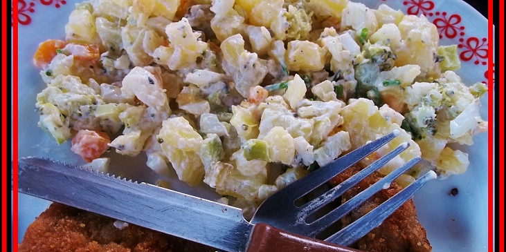 Letní bramborový salát s brokolicí