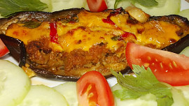 Lilky zapečené s ostrou  kuřecí  směsí a čedarem