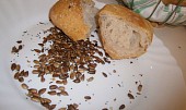 Mišošky (bulky s bigou) (moja úchylka :-) semienok nikdy nie je dosť, preto ich prihodím k pečivku na plechu  - no a to chrumkanie - paráda!)