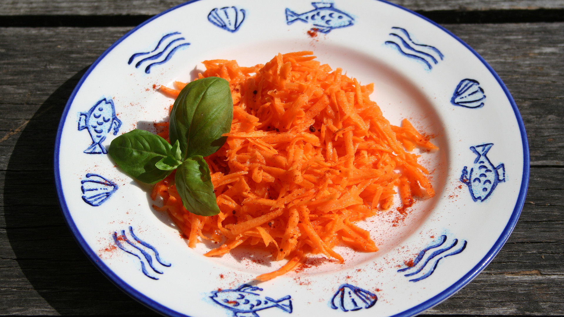 Nezvyklý mrkvový salát - chuti se nebojte :-)