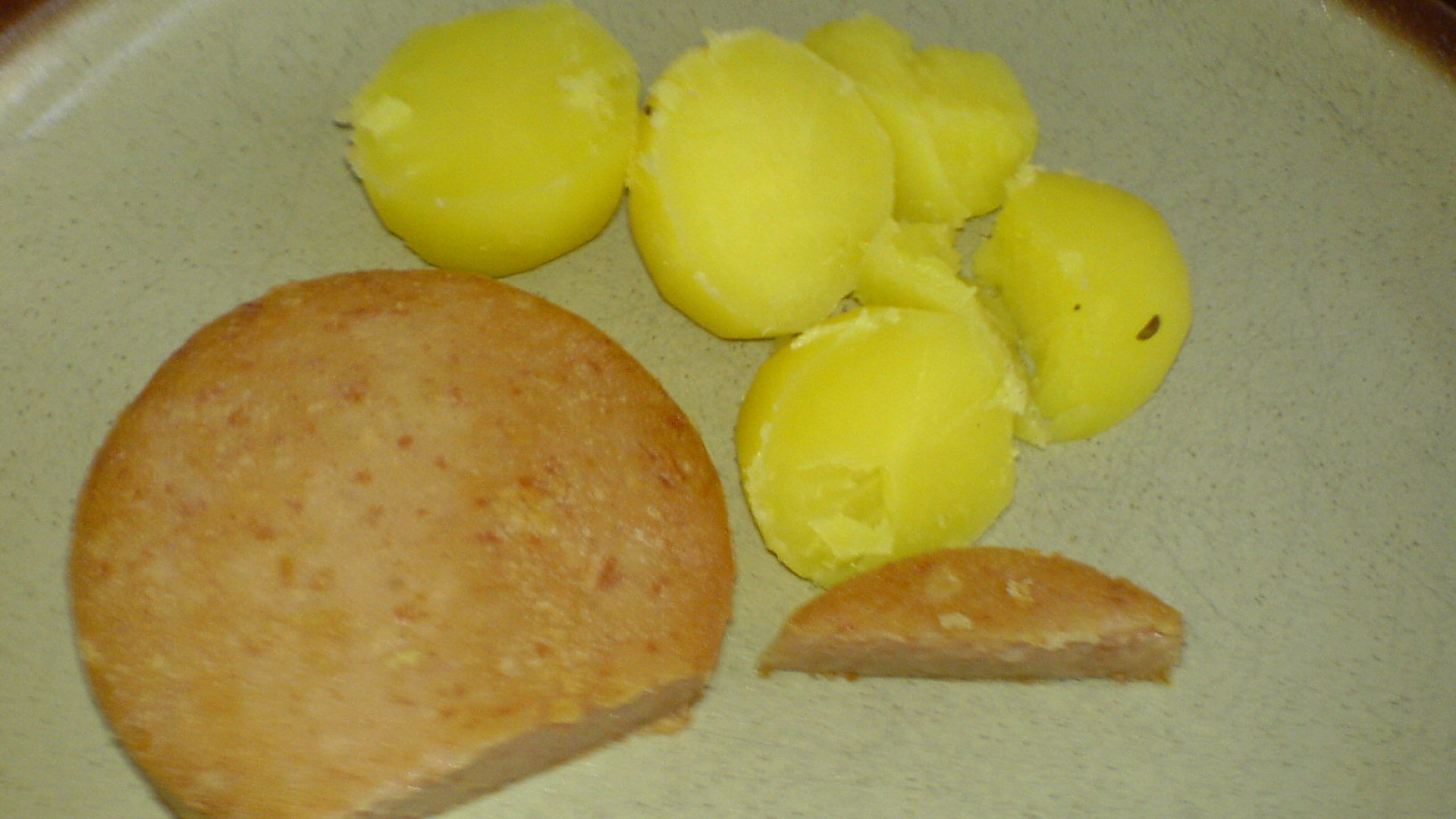Opečený lunchmeat s brambory