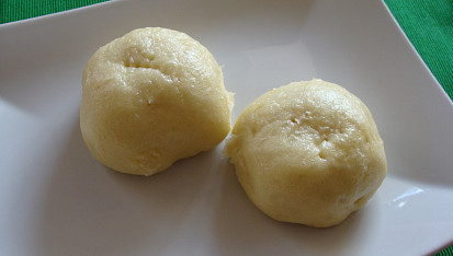 Ovocné knedlíky s podmáslím