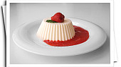 Panna cotta s jahodovou omáčkou (DlabemeZdrave)