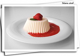 Panna cotta s jahodovou omáčkou (DlabemeZdrave)