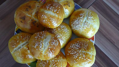 Peříčkové houstičky - kaiserky, Nejsou úplně výstavní,ale chutnají skvěle.