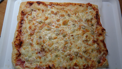 Pizza jako z pizzerie, právě vytažená....