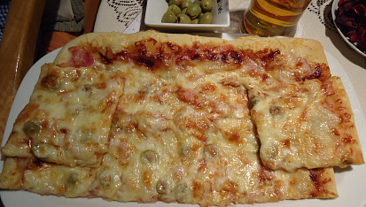 Pizza jako z pizzerie, pořádně jsme se nacpali....