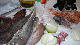 Polievka z morských rýb a plodov mora