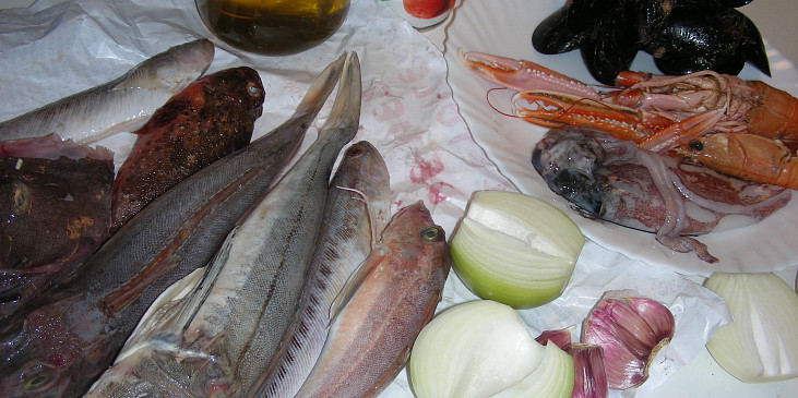Polievka z morských rýb a plodov mora