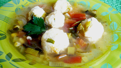Pórková polévka s tofu knedlíčky