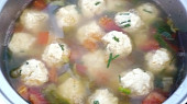 Pórková polévka s tofu knedlíčky
