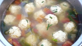 Pórková polévka s tofu knedlíčky