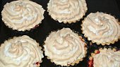 Rybízové koláčky z lineckého těsta (zapečeme dokud sníh nezrůžoví)