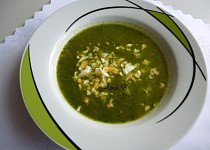 Sladkokyselá salátová polévka s vejcem