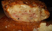 Šunkovo-sýrový chléb,podle Babicy (brzo rozkrojený chléb :))